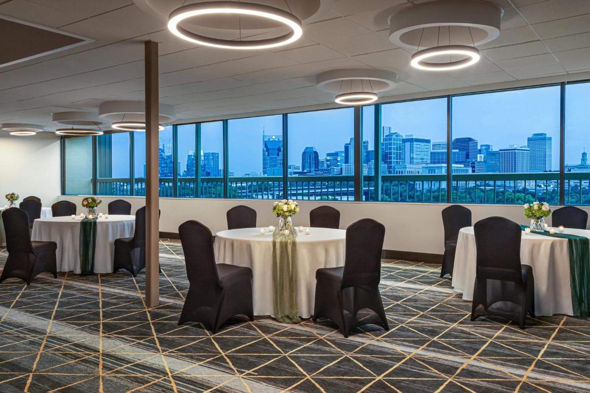 Holiday Inn Nashville Downtown - Stadium By Ihg Exterior photo